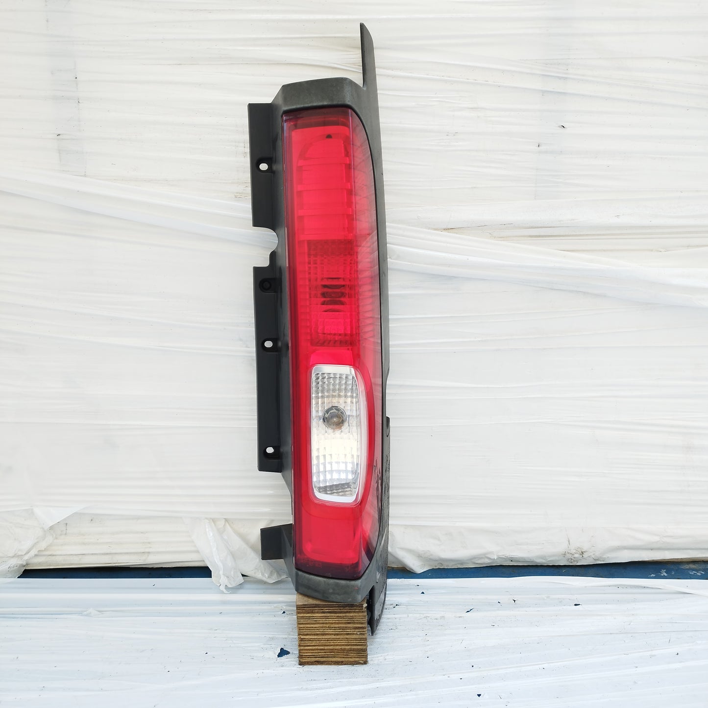 Fanale posteriore dx Renault Trafic 2006-2014 cod: 93857722 ecoDM293