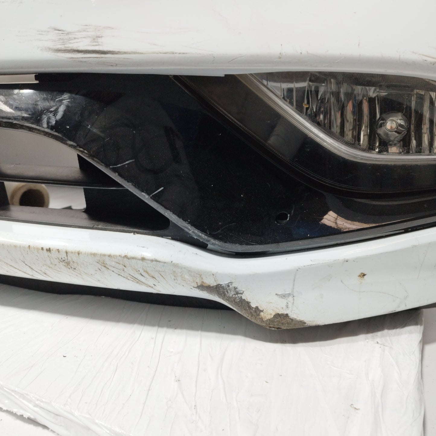 White front bumper Kia Venga 2012 ecoAC10696
