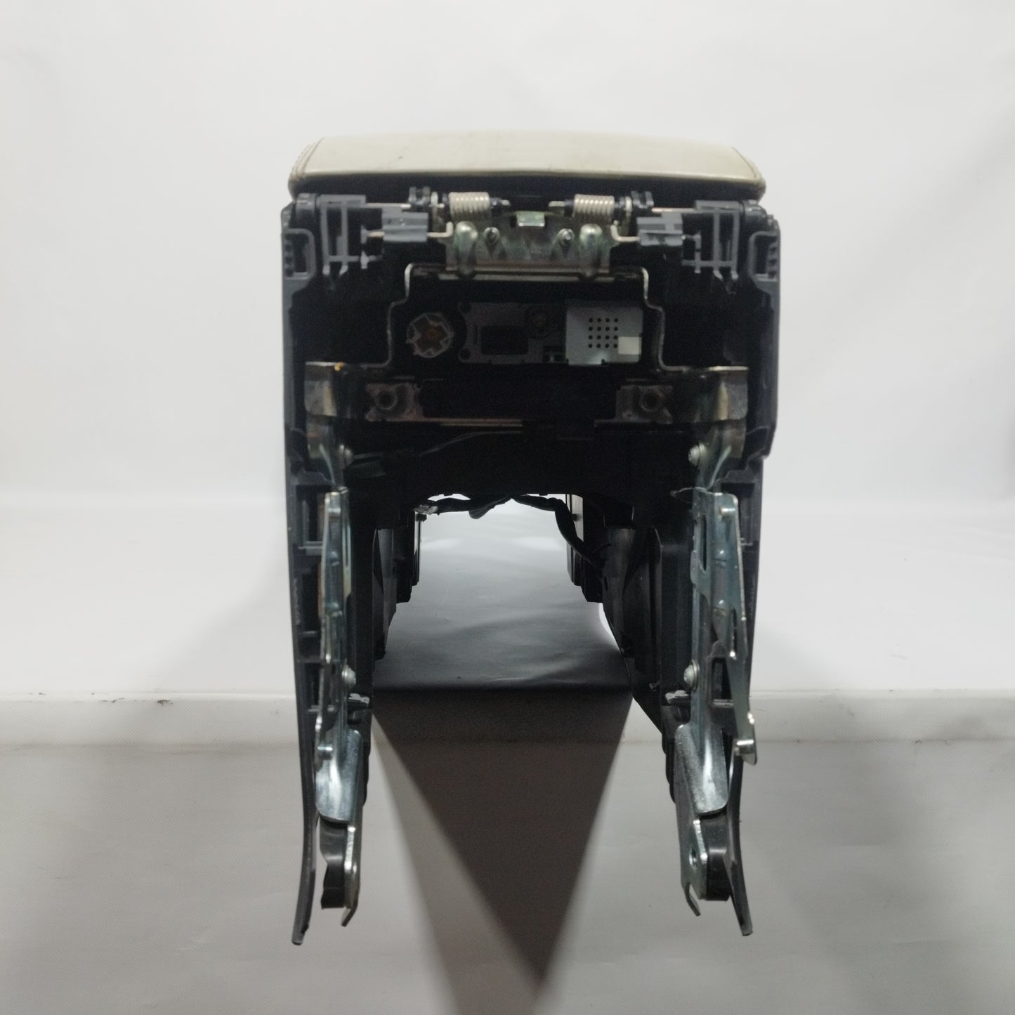 Jaguar F-Pace 2018 ecoAC11360 Zentraltunnel