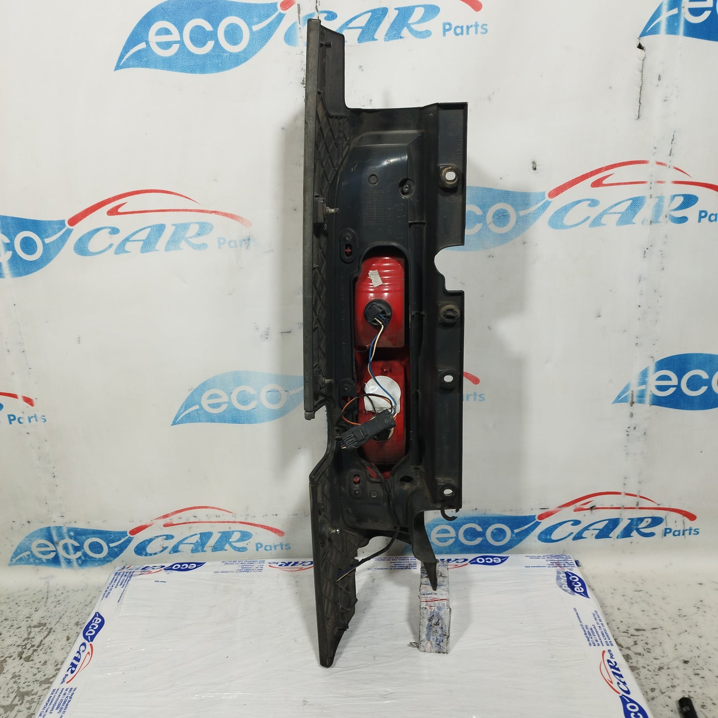 Renault Trafic 2014 ecoAC11048 right rear light