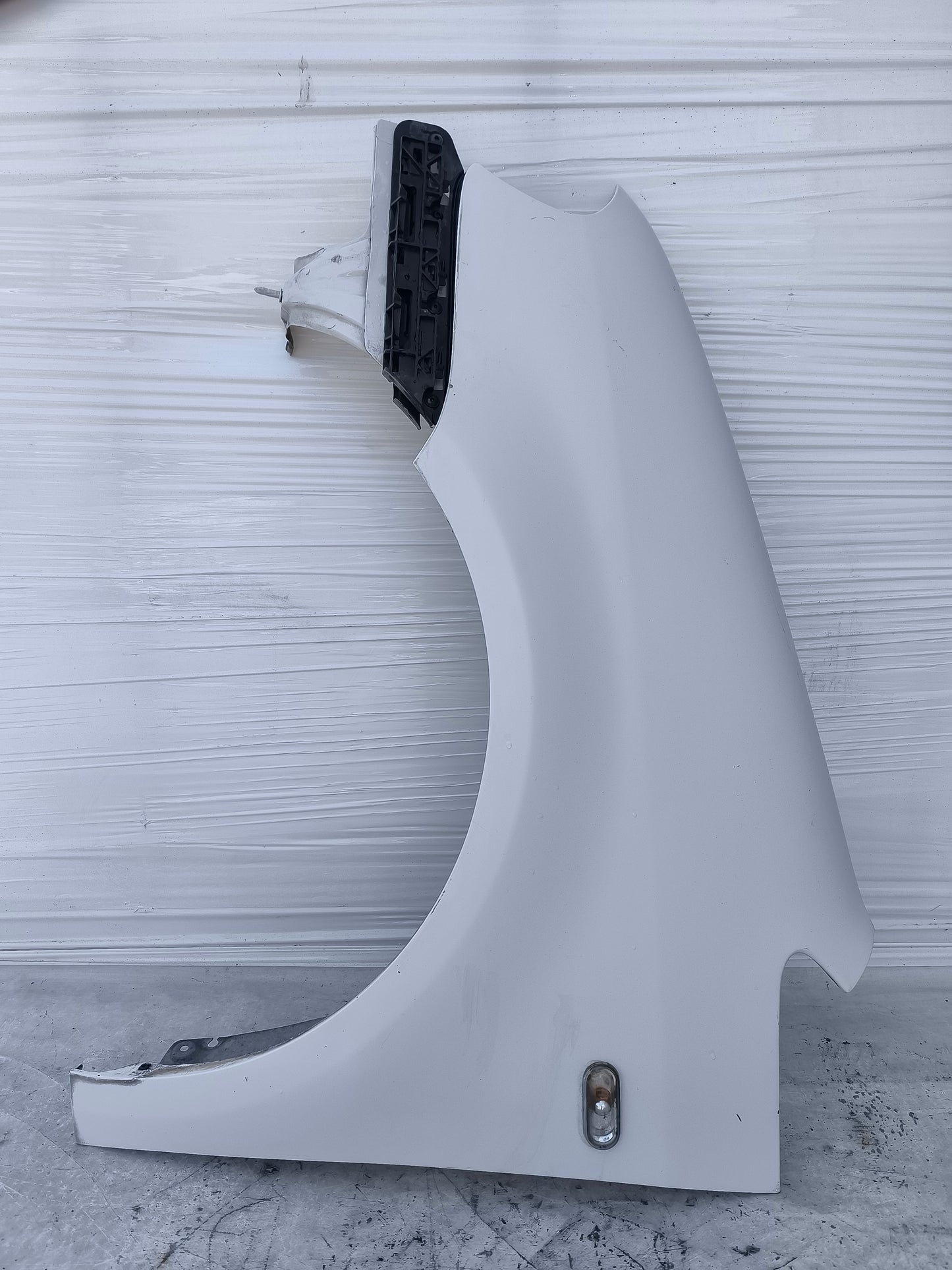 Parafango sx Volkswagen Caddy anno 2004-2010 bianco ecoAG8218