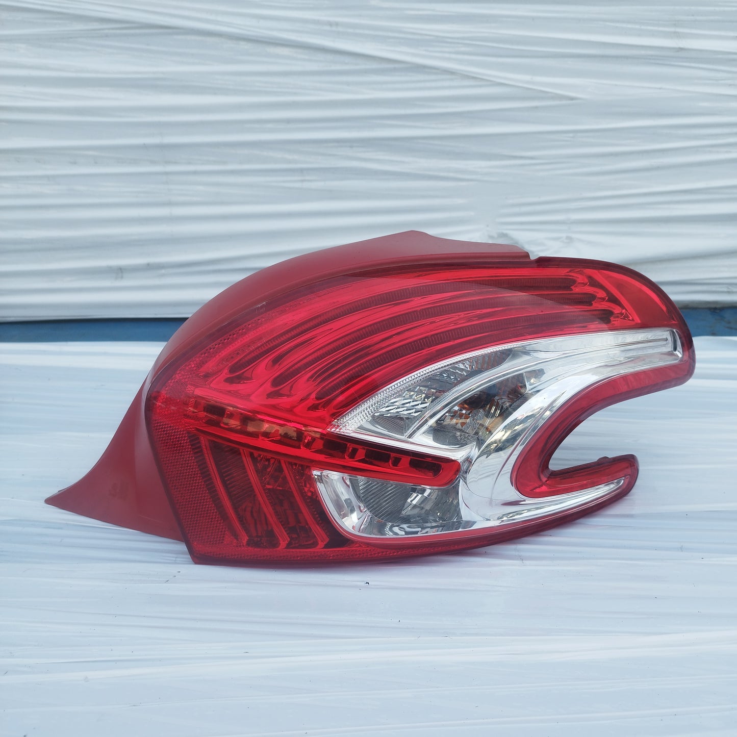 Fanale posteriore dx Peugeot 208 2014 cod: 9672628380-02 ecoDM200
