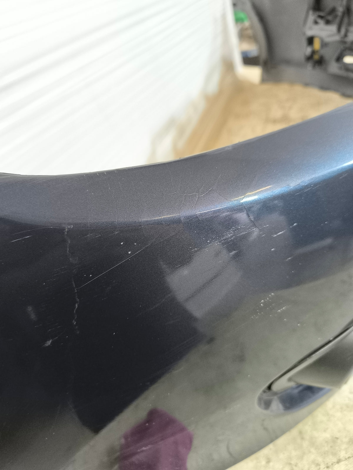 Paraurti anteriore grigio scuro / blu Volkswagen Golf VI (5K1) anno 2008-2012 ecoAG9736