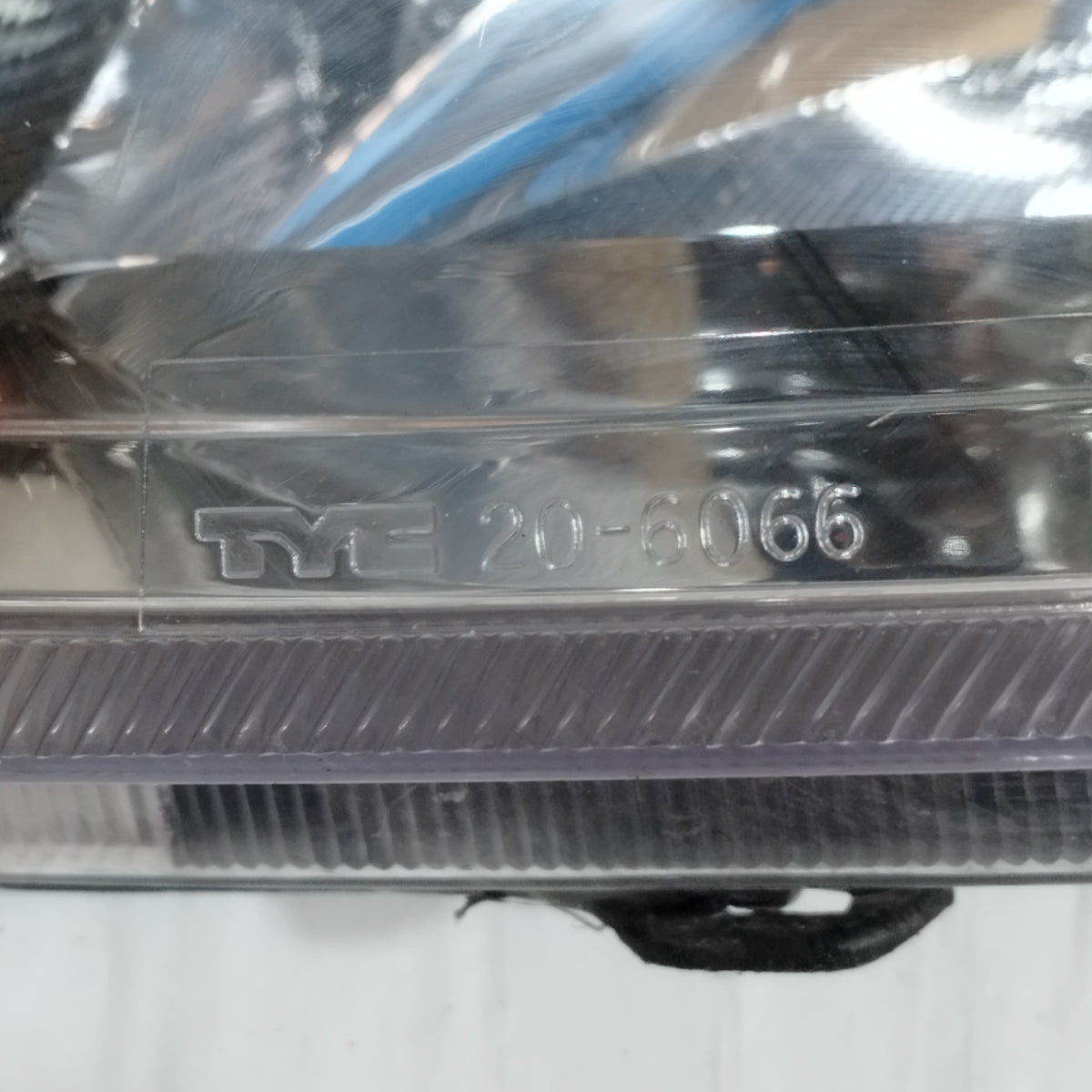 Fanale anteriore sx Opel Corsa C (X01) 2000-2003 TYC ecoAC16733