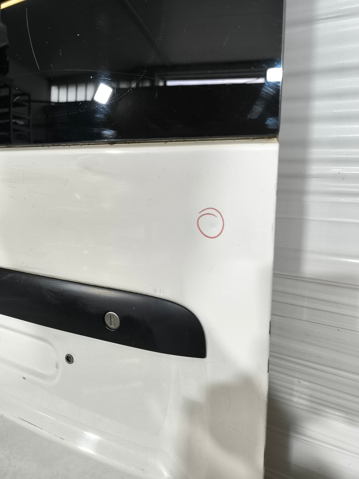 Porta di carico posteriore sx bianco Volkswagen Caddy II (2K) anno 2010-2015 ecoAG9720