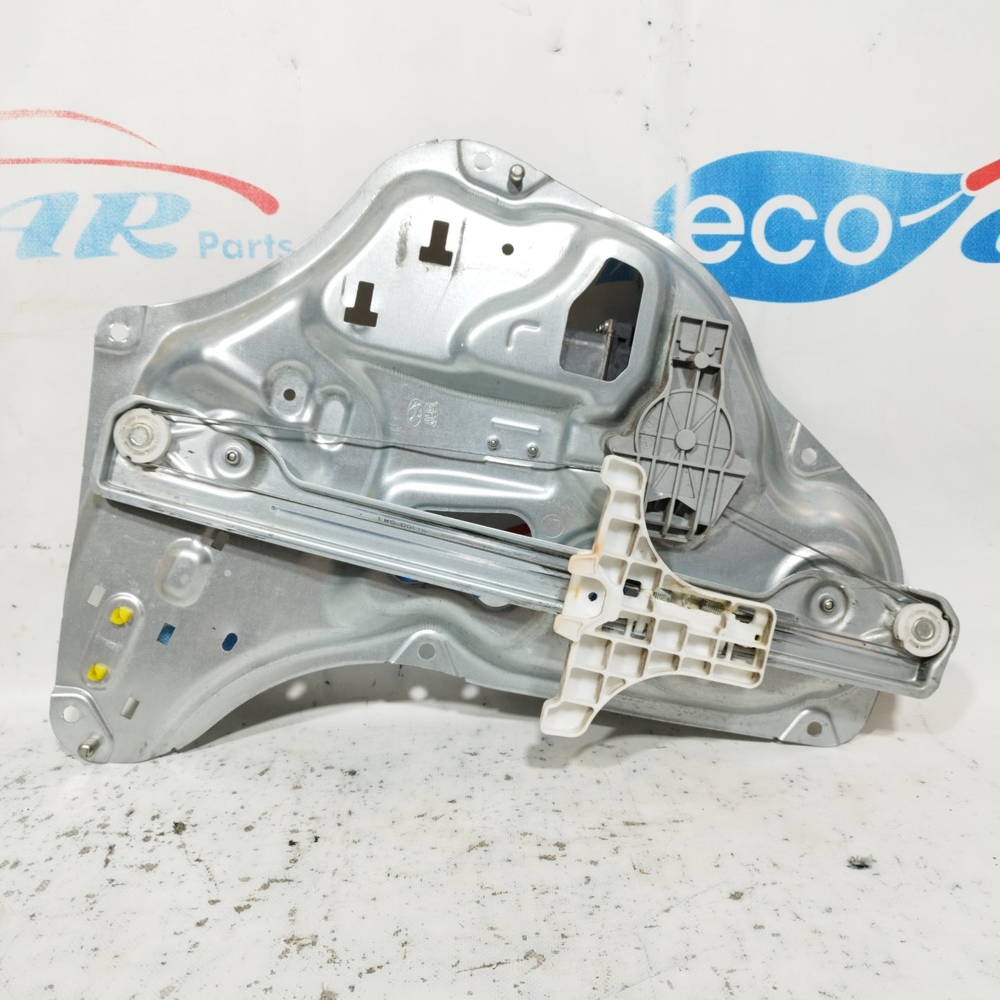 Gepäckträger hinten links Hyundai IX35 2011 Code: 83470-2Y010 ecoAC9934