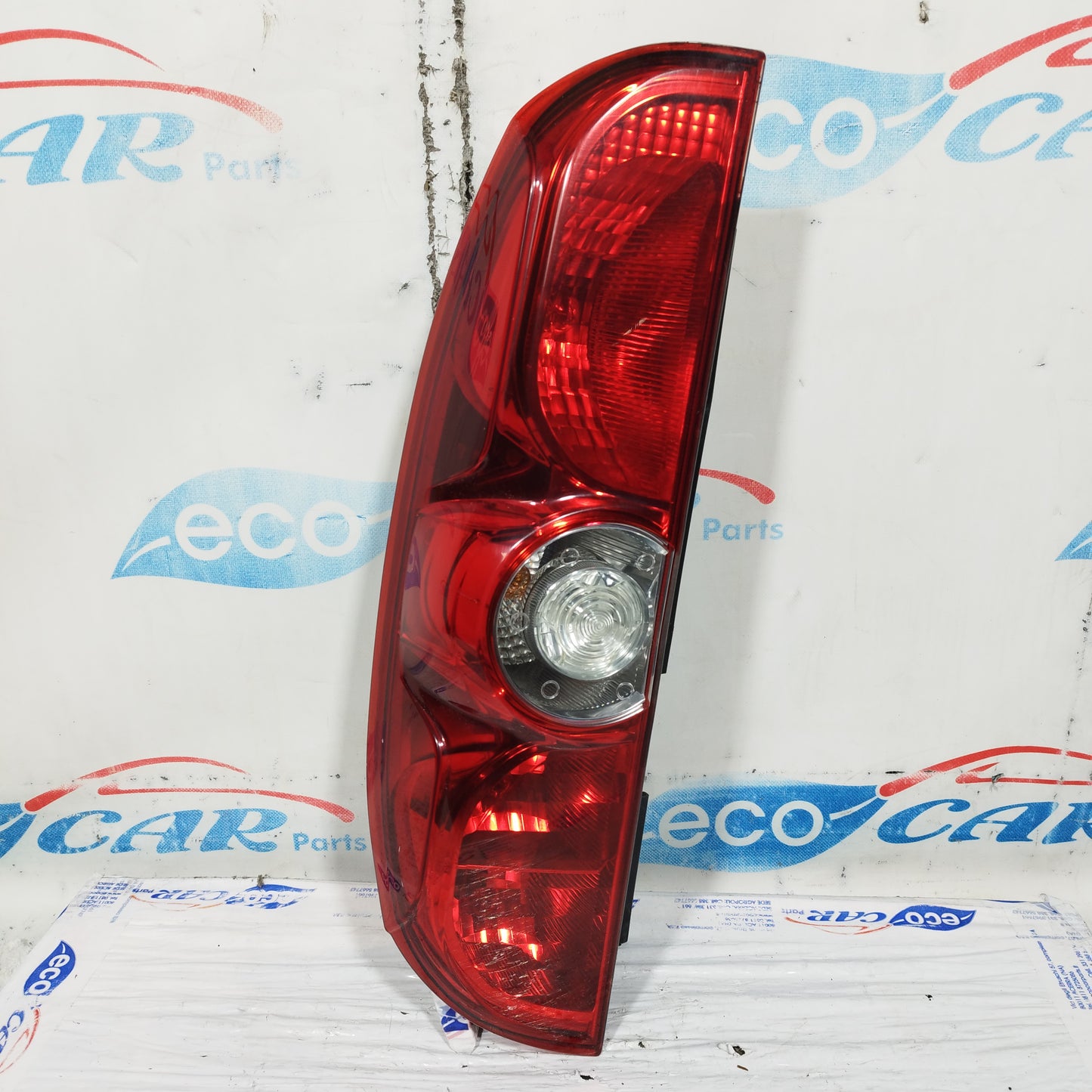 Fiat Doblo 2015 ecoAC10627 linke Rückleuchte