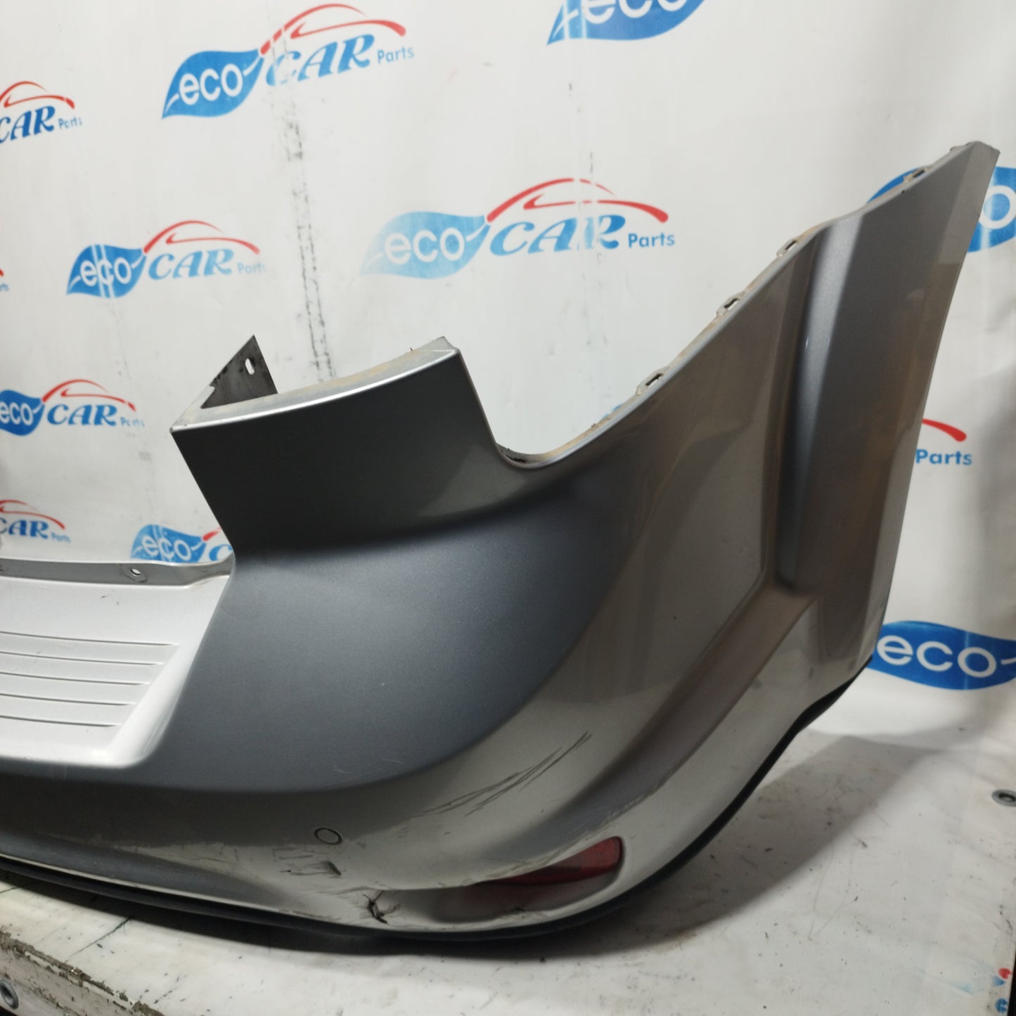 Hellgraue Heckstoßstange Fiat Freemont 2012 ecoAC9046