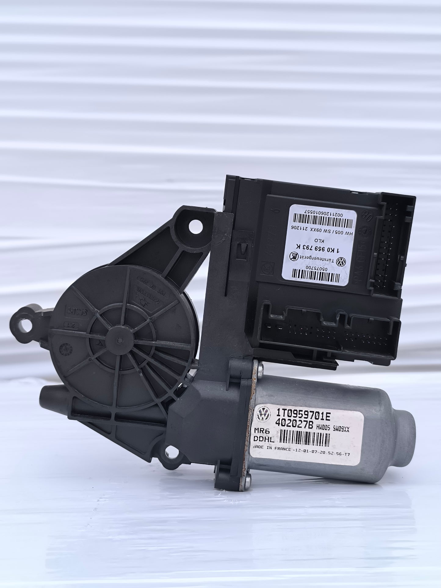 Motorino alzacristalli anteriore sx Volkswagen Golf 5 / Touran 2003-2010 cod: 1K0959793K ecoAG8359