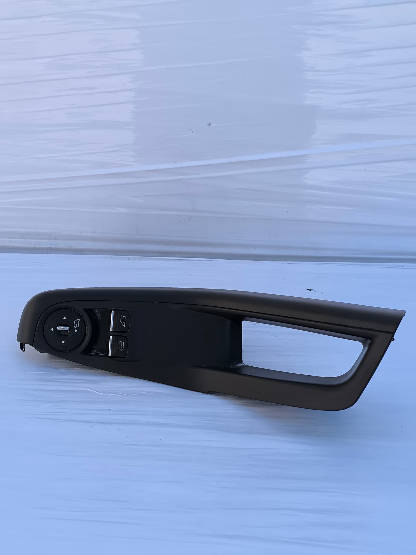 Pulsantiera anteriore sx Ford Fiesta anno 2012 (2 tasti) cod: C1BT14A132BA ecoAG8310
