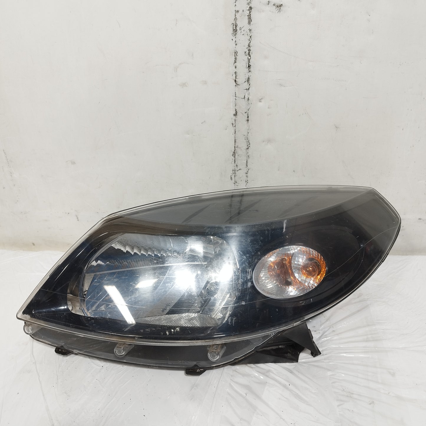 Fanale anteriore sx Dacia Sandero I 2009-2012 cod: 260602914R ecoAC16462