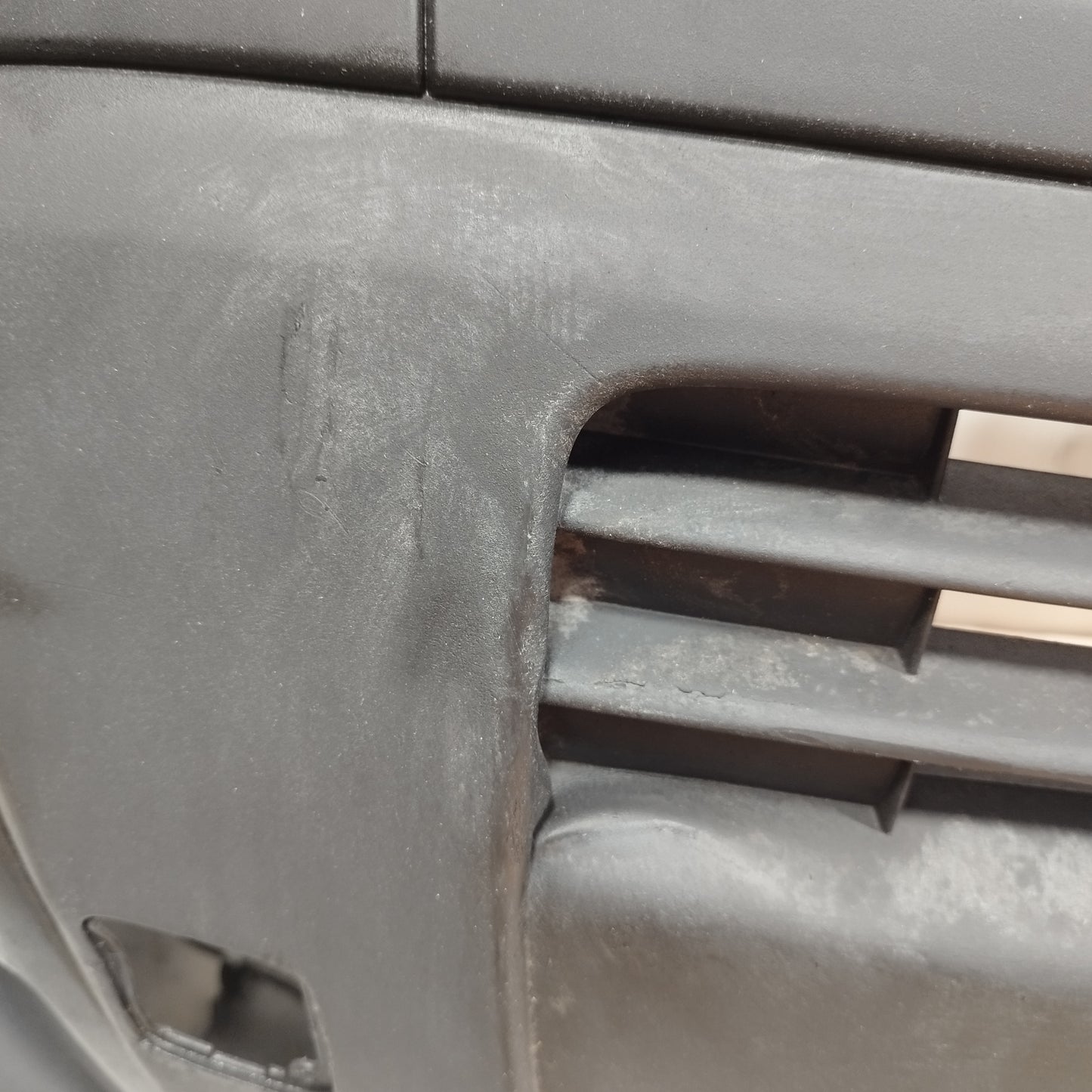 Paraurti anteriore nero plastica Fiat Fiorino III (225)  2008-2014 cod: 1308786070 ecoAC16294
