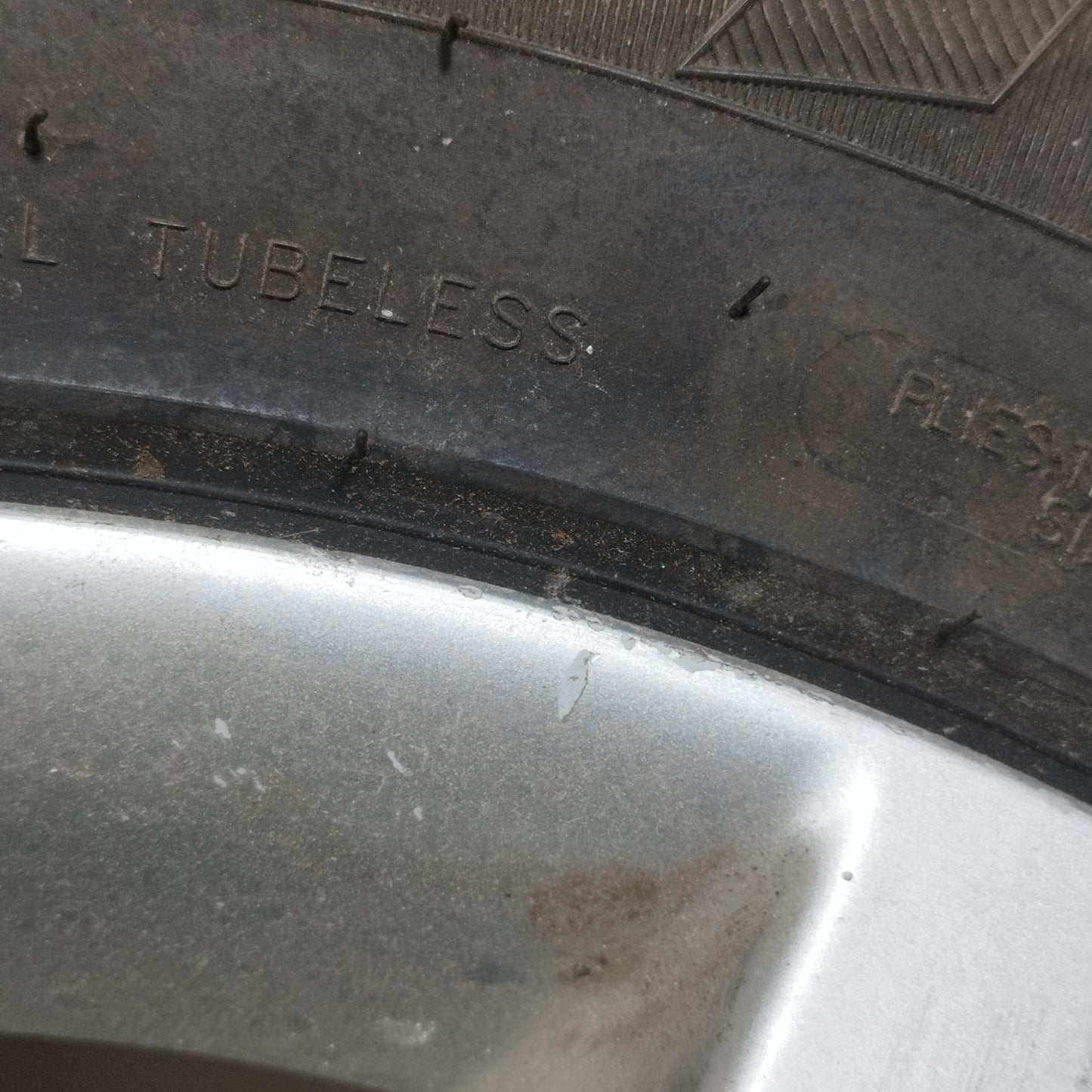 Alloy Wheels with Tires Kia Sorento 2012 ecoAC11656