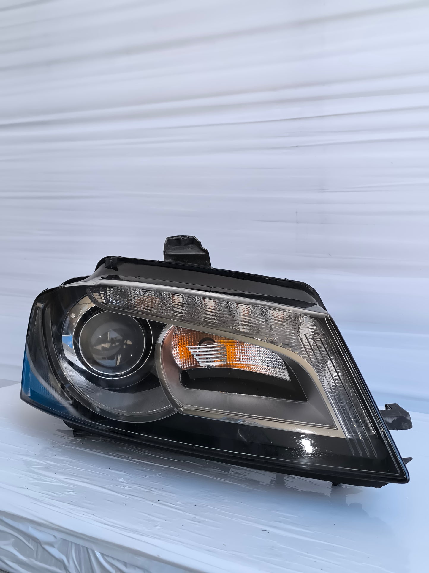 Fanale anteriore dx Xenon Audi A3 8P / 8PA anno 2008-2012 Restyling ecoAG8577