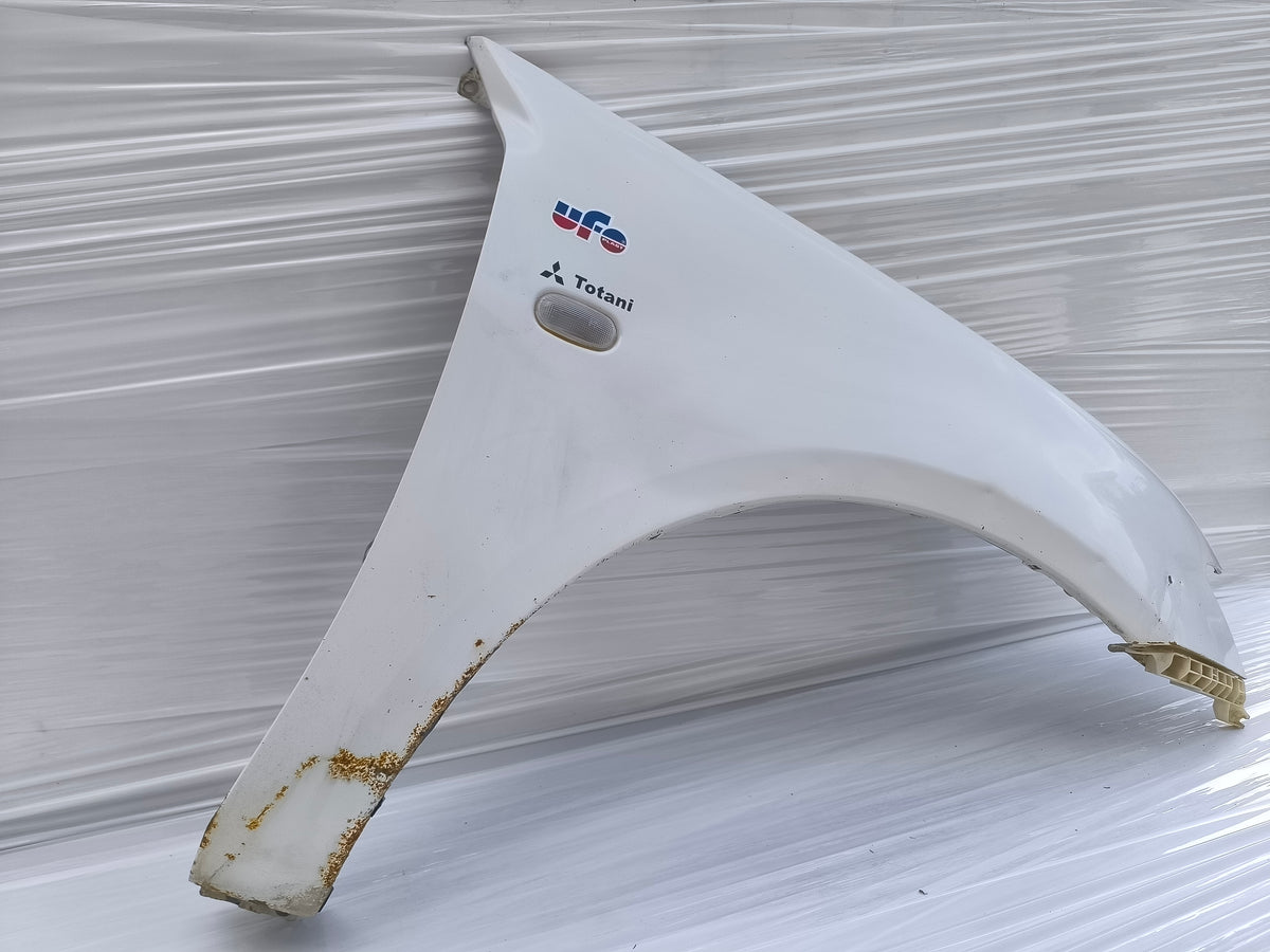 Parafango dx bianco Mitsubishi L200 (IV) anno 2005-2015 Restyling ecoAG10001