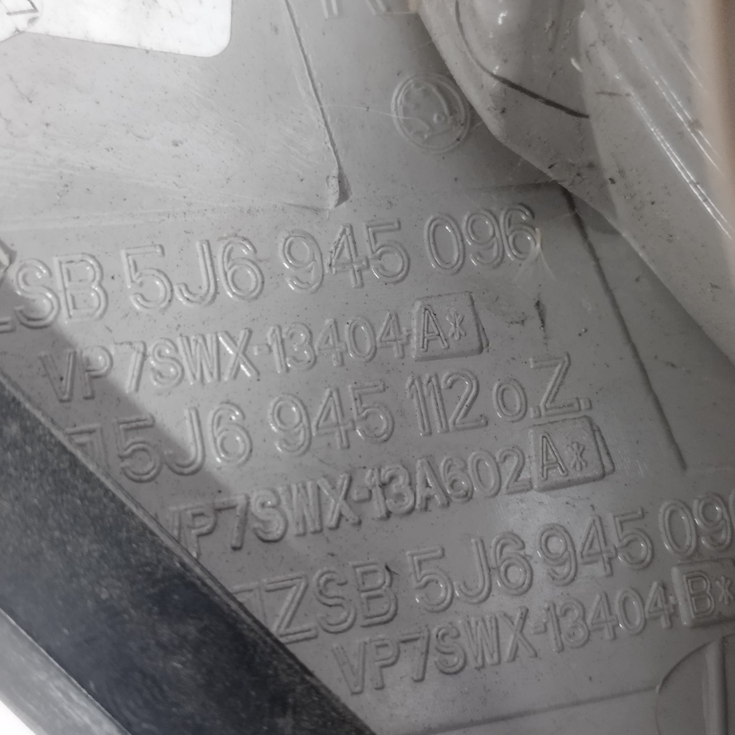 Rechte Rückleuchte Skoda Fabia 2010 Code: 5J6945112 ecoAC13930