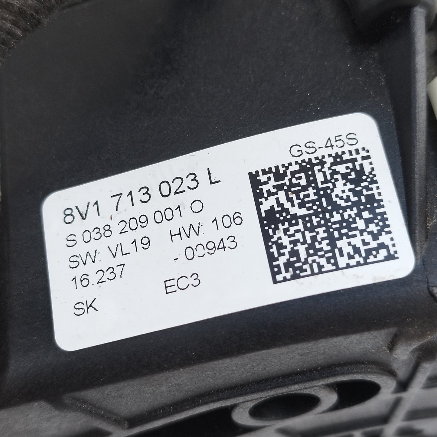 Leva cambio automatica Audi A3 1.6 D 2015 cod: 8V1713023L ecoAC15951