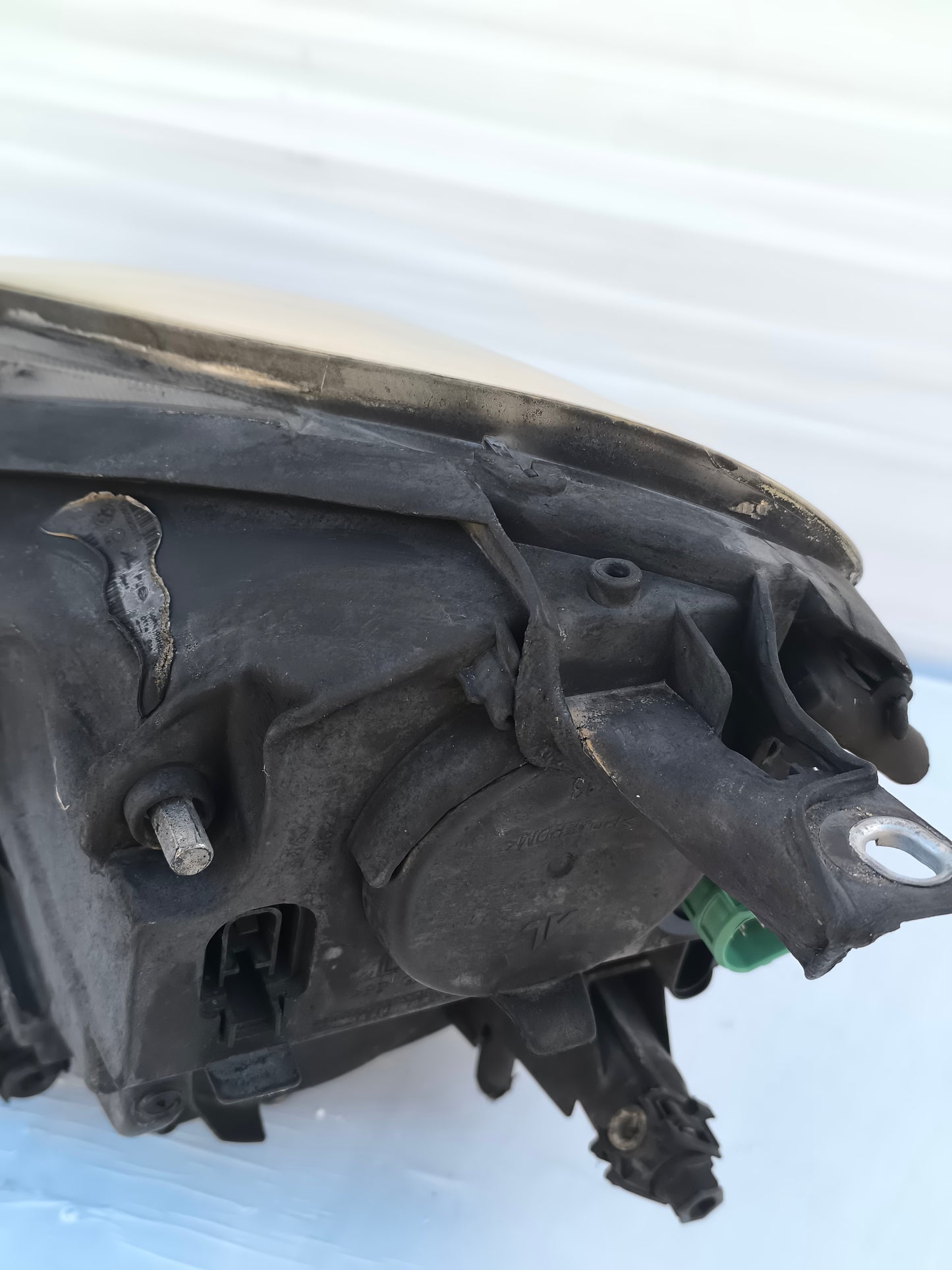 Rechter Frontscheinwerfer für Alfa Romeo Giulietta (Scheinwerfer eines ausgebrannten Fahrzeugs, siehe Foto Nr. 7) ecoAG7682