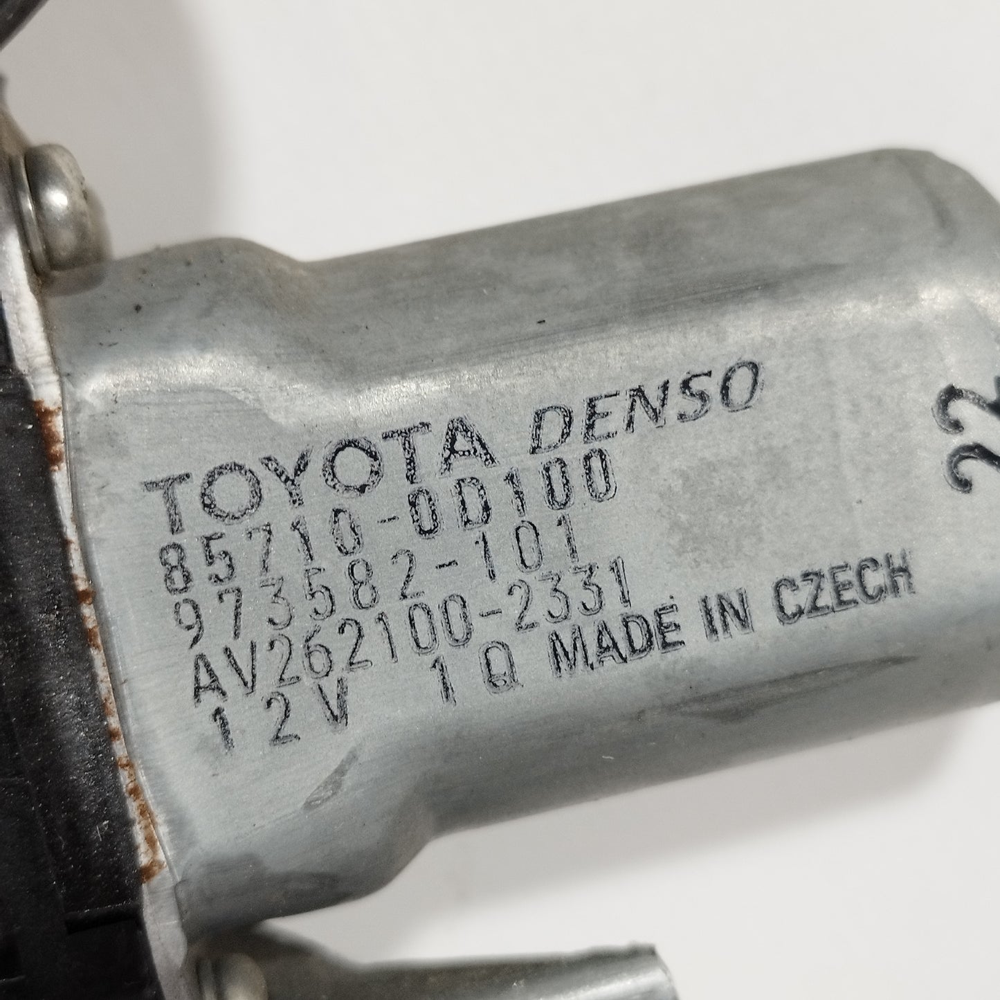 Toyota Yaris 2014 6-Pin Gepäckträger vorne rechts Code: 85710-0D100 ecoAC13377