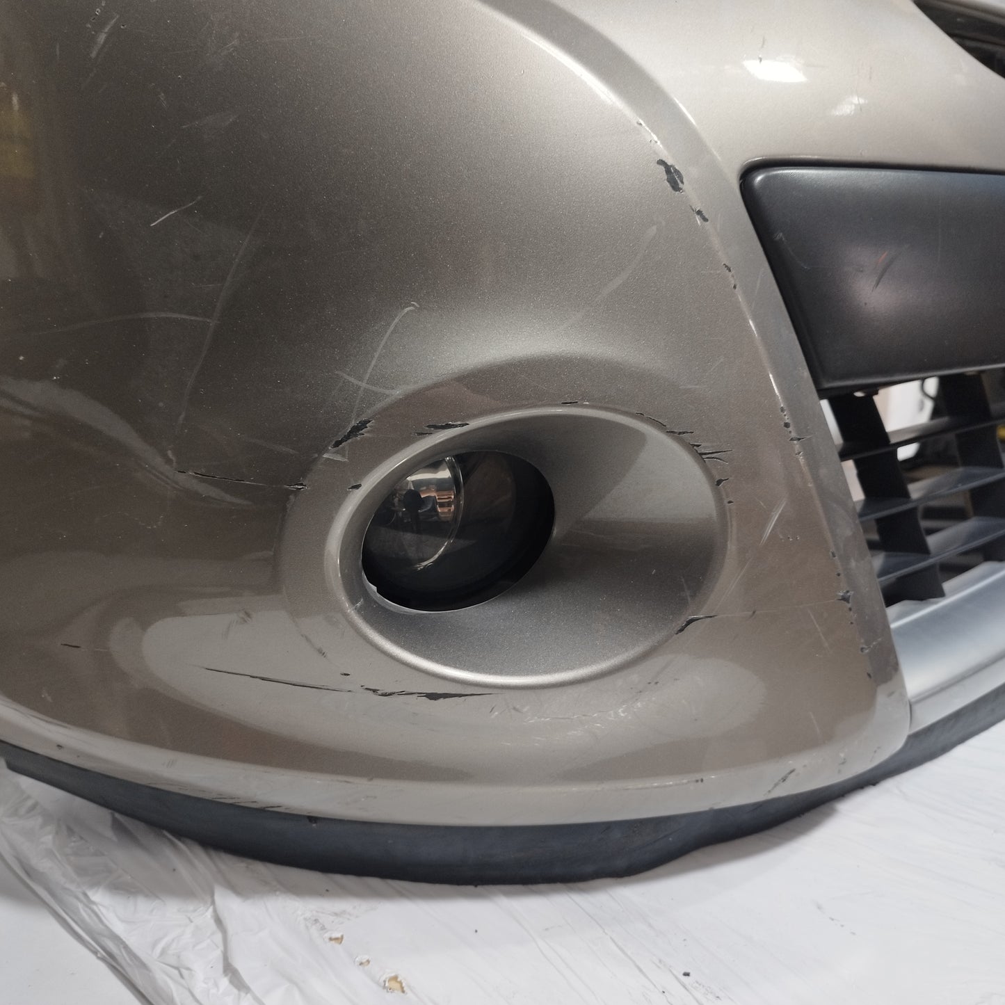Front bumper Renault Clio 2010 ecoAC12044