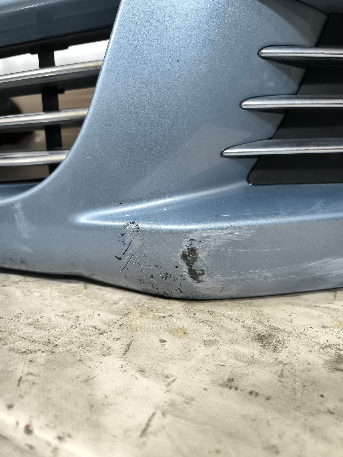 Paraurti anteriore celeste scuro Peugeot 5008 I anno 2009-2013 ecoAG9697