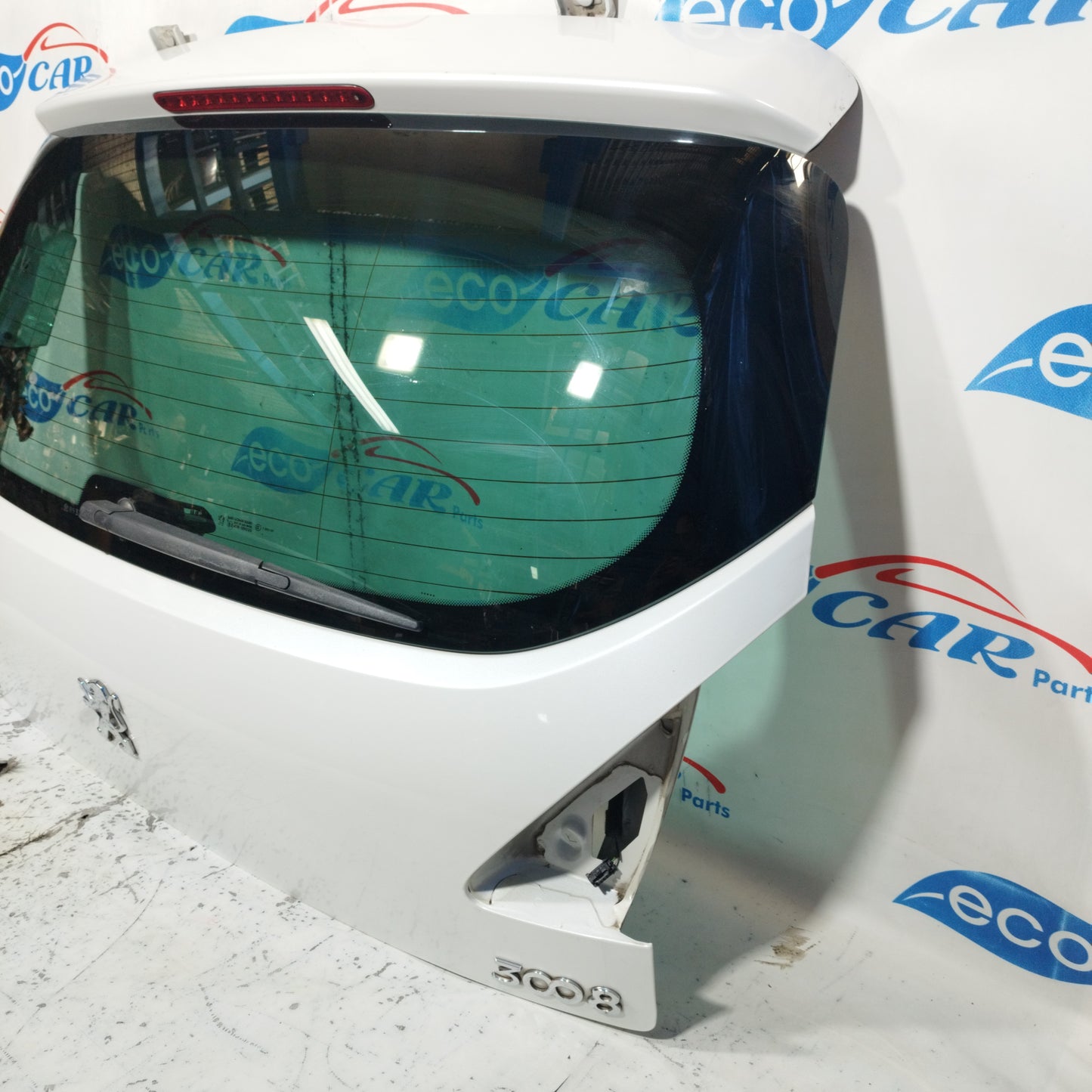 Pearl white tailgate Peugeot 3008 2011 ecoAC9602