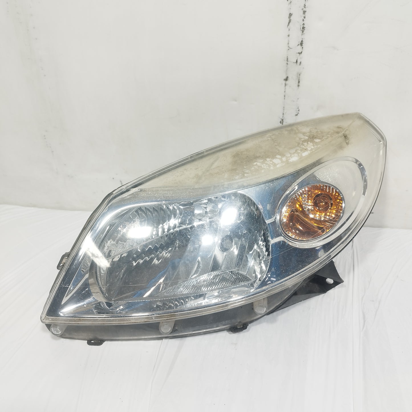 Fanale anteriore sx Dacia Sandero I (BS90) 2008-2012 cod: 8200733878 ecoAC15373