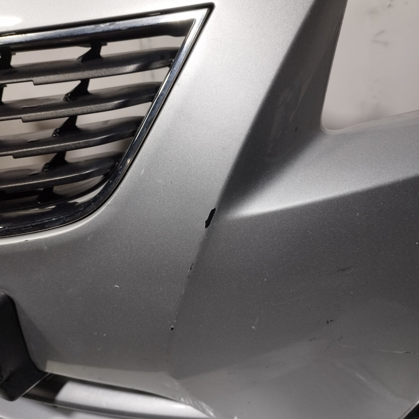 Paraurti anteriore grigio Chevrolet Cruze 2010 ecoAC14282