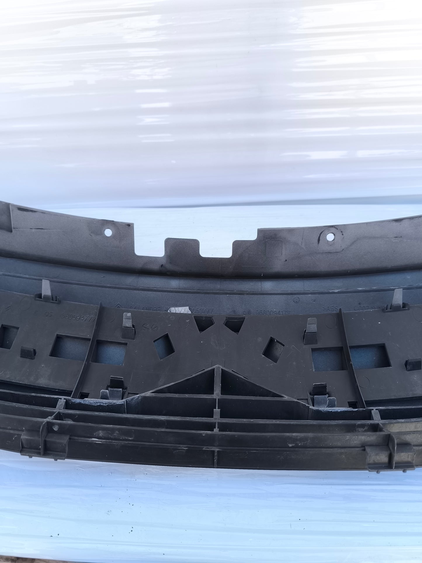 Mascherina anteriore Citroen C3 anno 2008 grigio argento cod: 9680094177 ecoAG8104