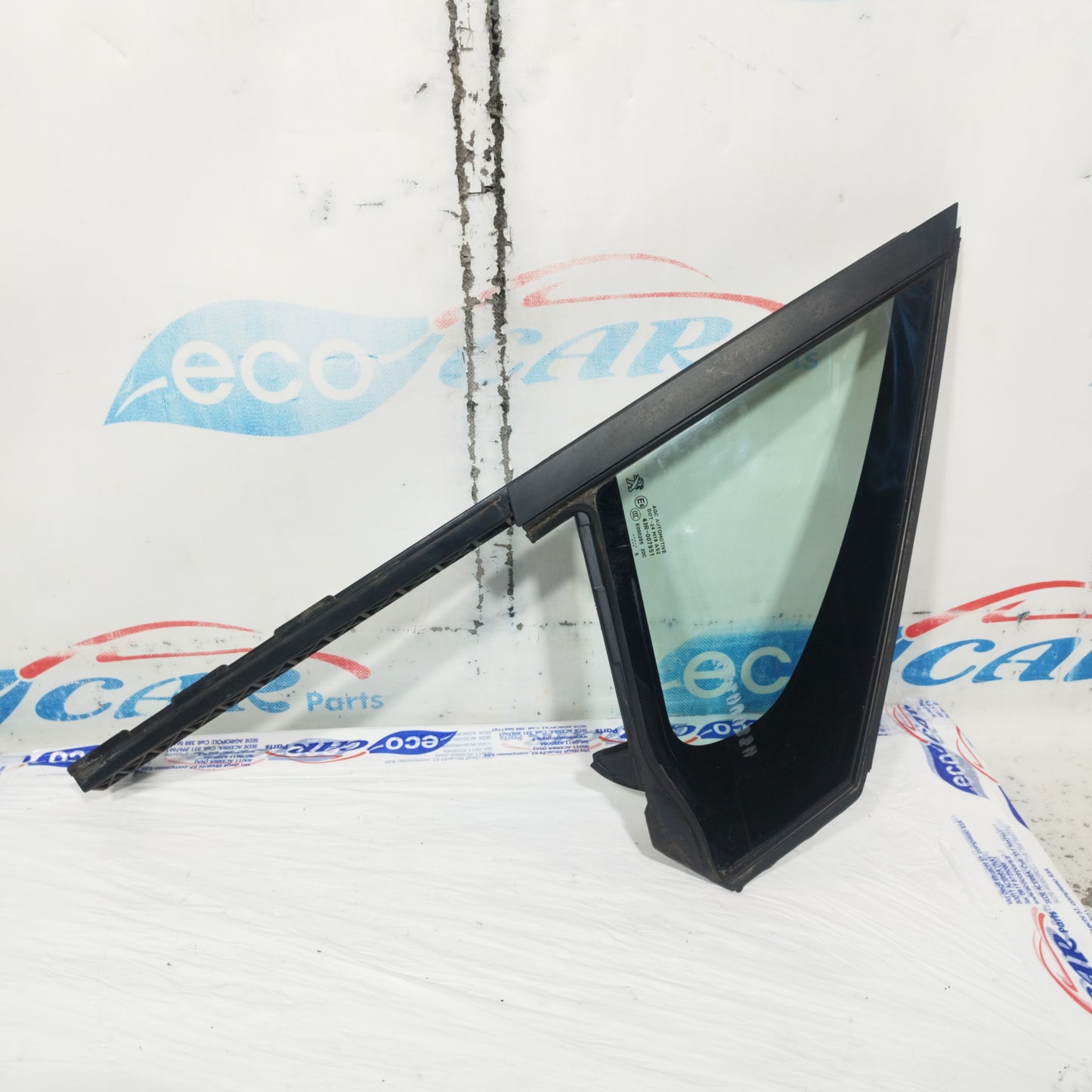 Vetro Fisso anteriore dx Peugeot 208 2015 Cod: 9801475980 ecoAC11029