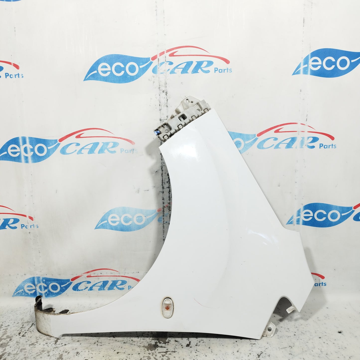Weißer Kotflügel vorne links Chevrolet Spark 2011 ecoAC9703