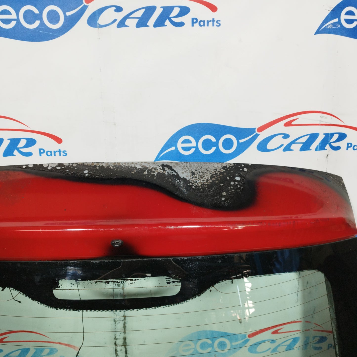 Red tailgate Fiat 500 2019 ecoAC4108