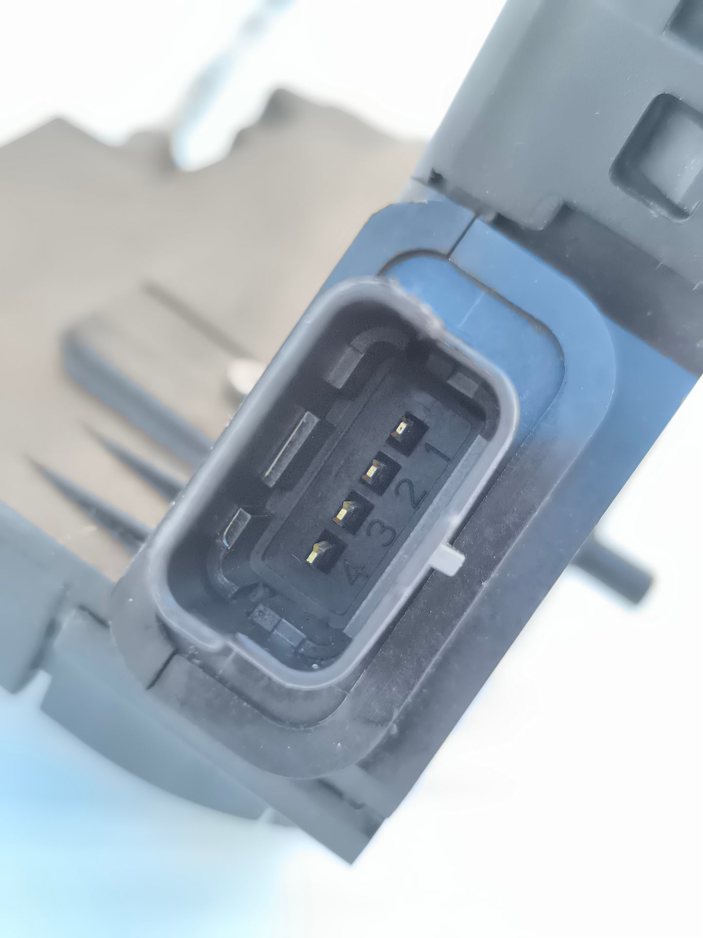 Serratura posteriore destra 4 PIN  Renault Captur anno 2014 cod: 825005865R ecoAG6991