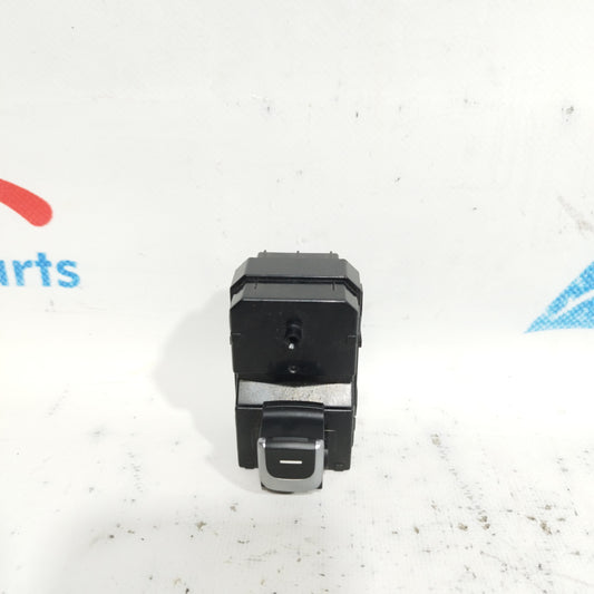 Pulsante posteriore dx Kia Sportage 2018 Cod: 93590f1120 ecoAC8687