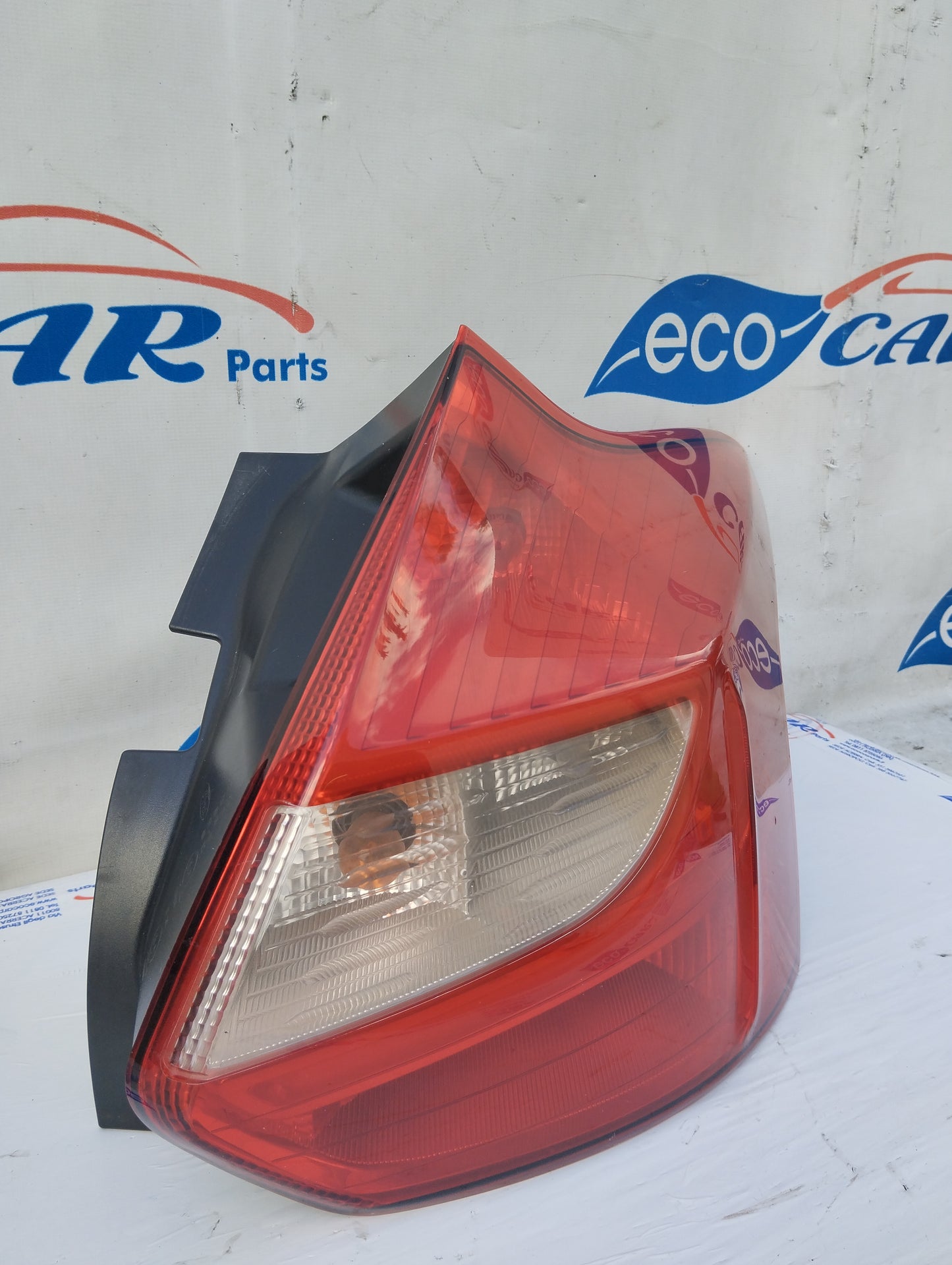 Ford Focus 2011 ecoAG5671 right rear light