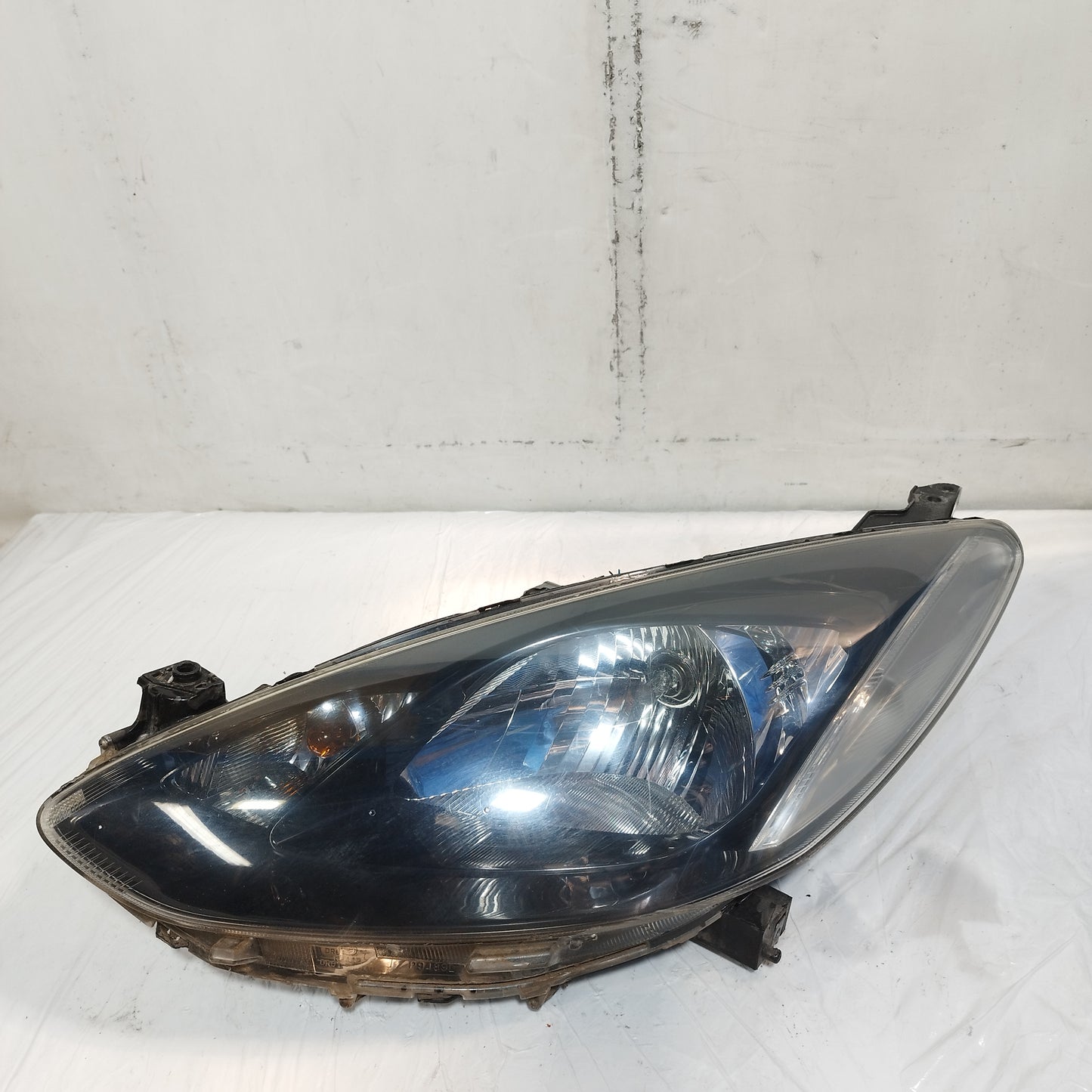 Fanale anteriore sx Mazda 2 II serie (DE) 2010-2014 Restyling cod: DR6151040 ecoAC16433