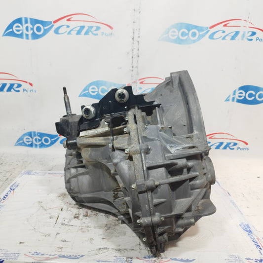 Opel Vivaro 2.0 DCI, Baujahr 2010, 6-Gang-Schaltgetriebe, Code: PF6010 ecoAC8846