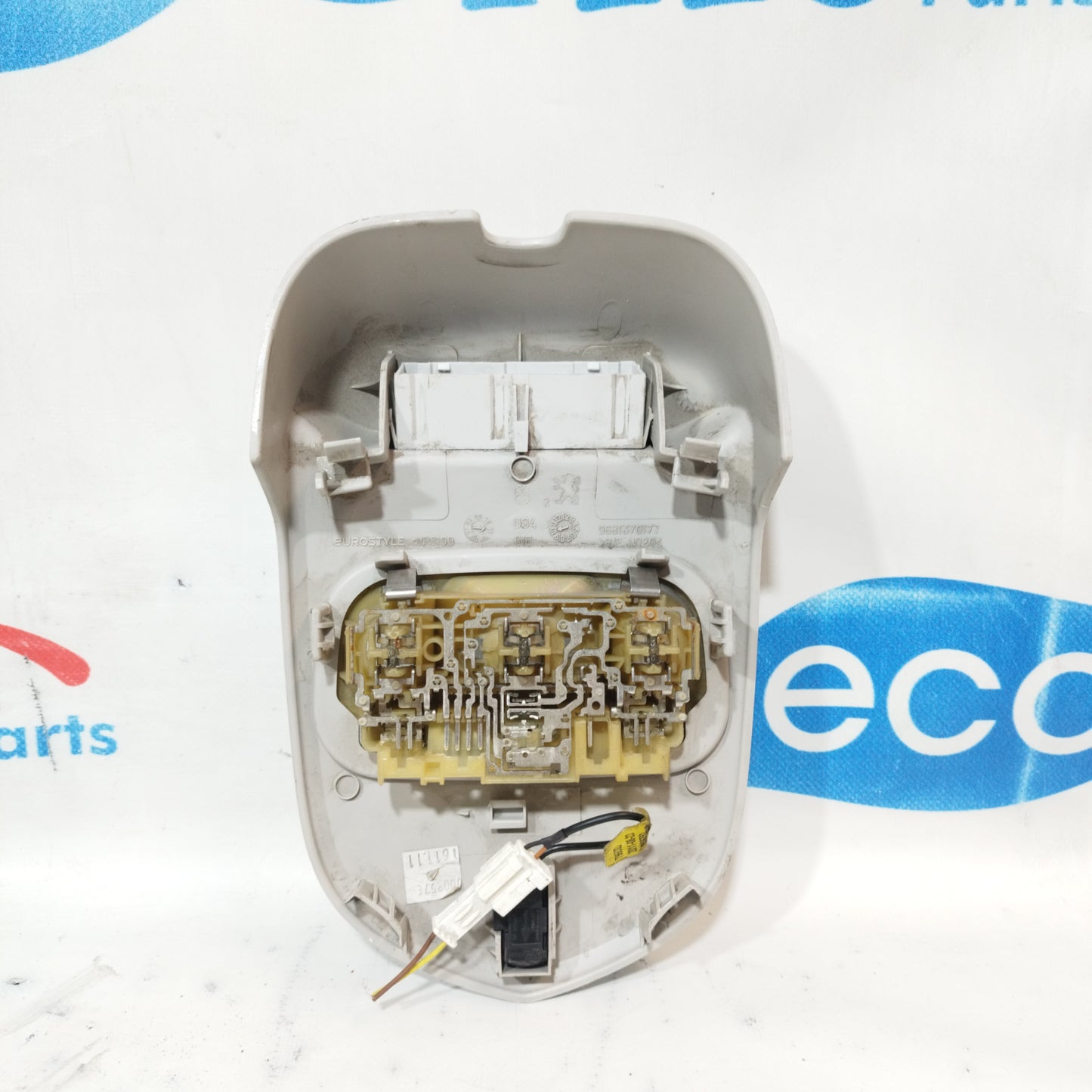 Courtesy light Peugeot 3008 2011 code: 9681370177 ecoAC9598