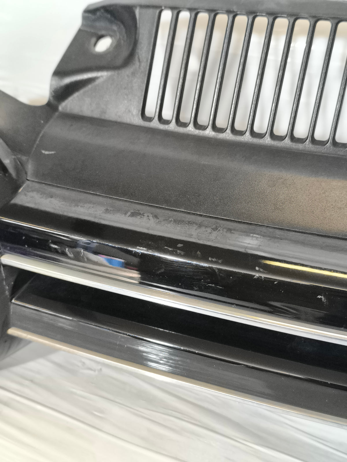 Mascherina anteriore Volkswagen Golf VI 2008-2012 cod: 5K0853653 ecoAG9851