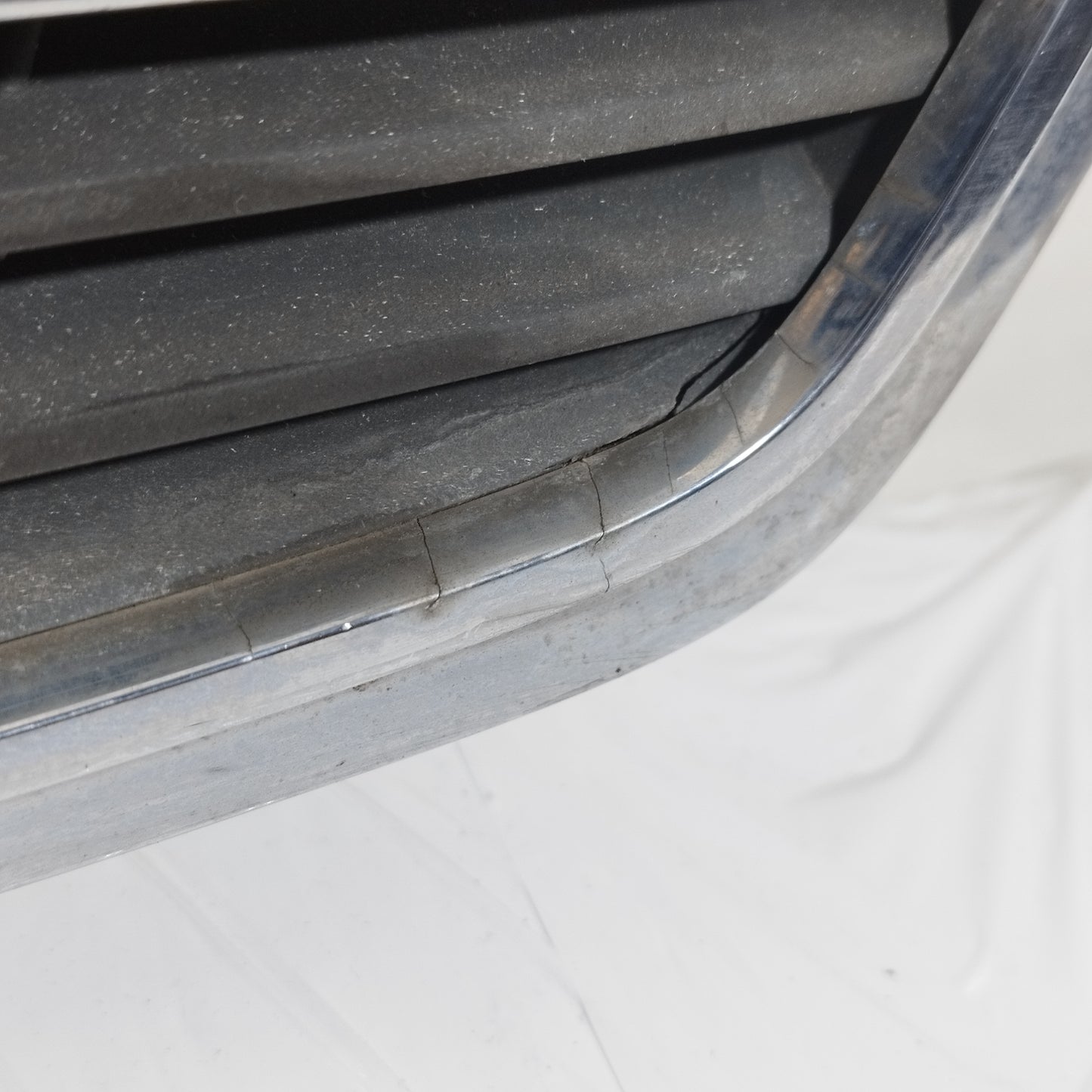 Mascherina centrale anteriore Mercedes Classe C W203 2000-2004 cod: A2038800483 ecoAC15624