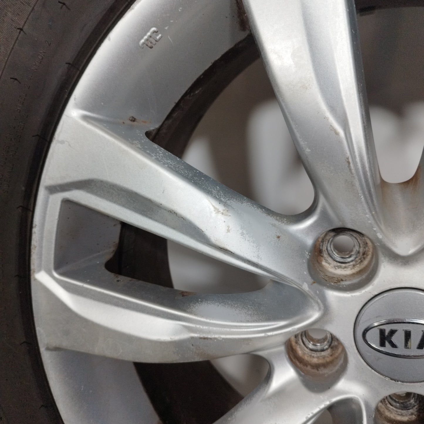Alloy Wheels with Tires Kia Sorento 2012 ecoAC11656