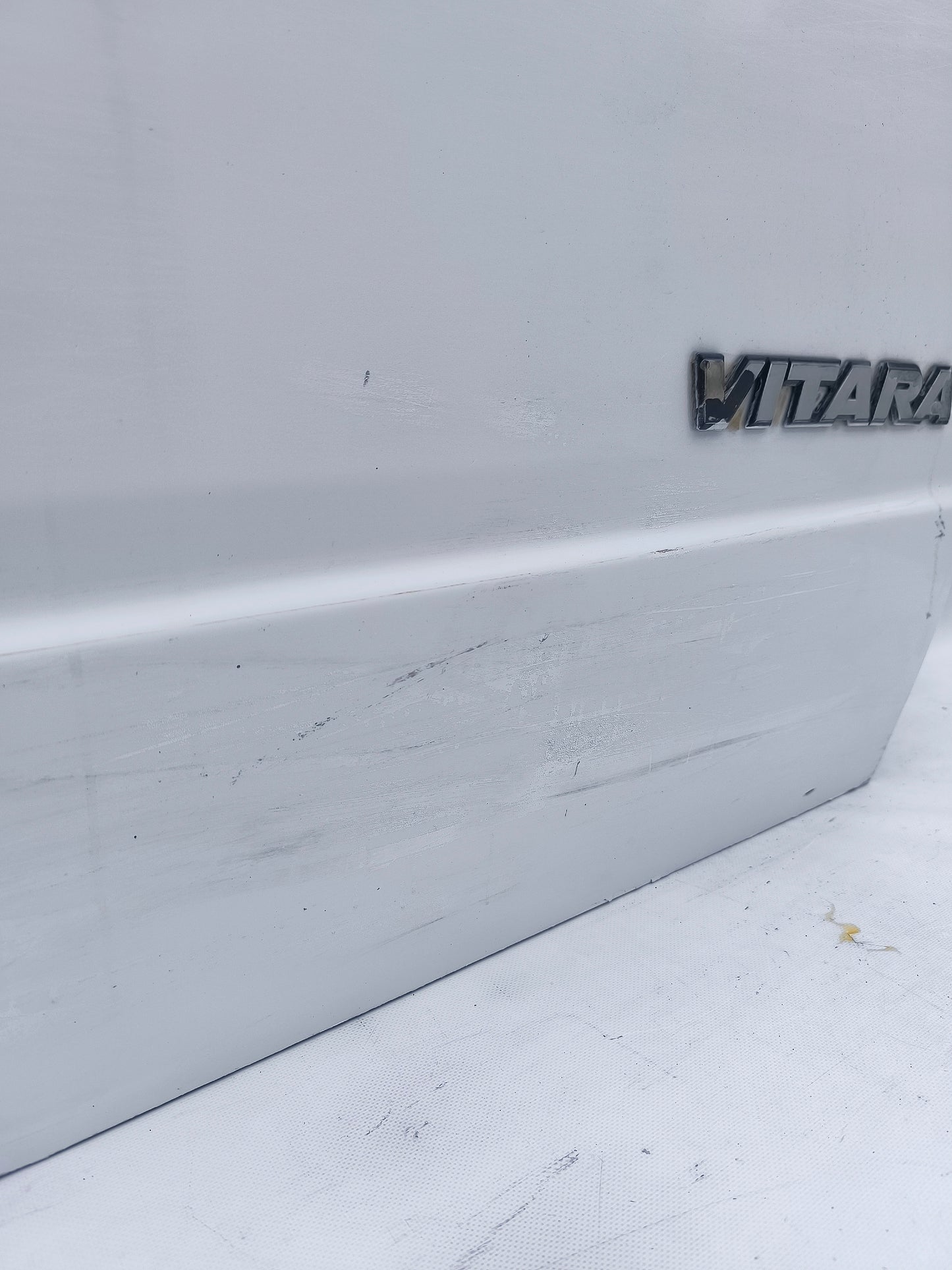 Weiße vordere rechte Tür Suzuki Vitara Baujahr 1992 ecoAG6957