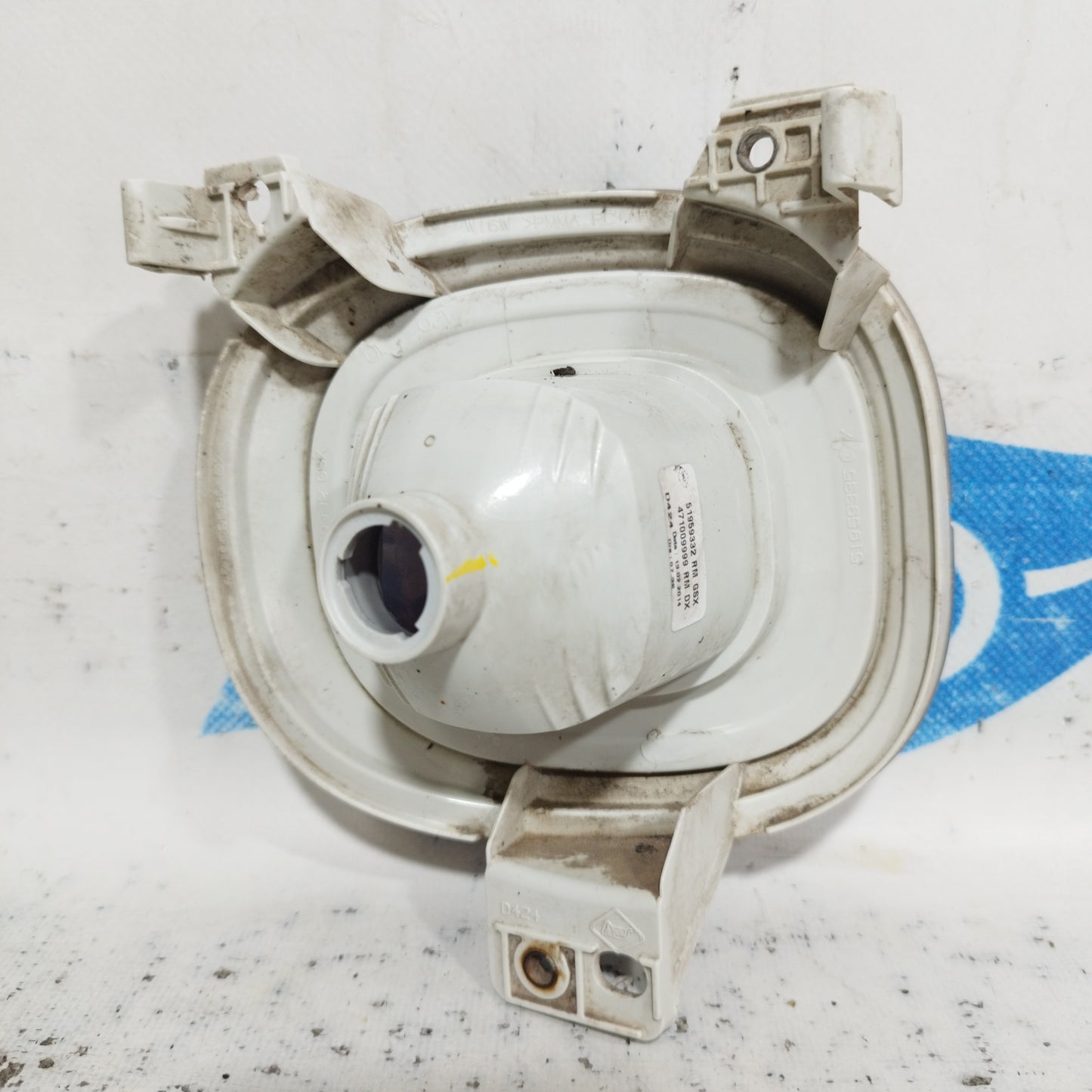 Rear light inside right bumper Fiat 500L 2013 Code: 51959332 ecoAC9304