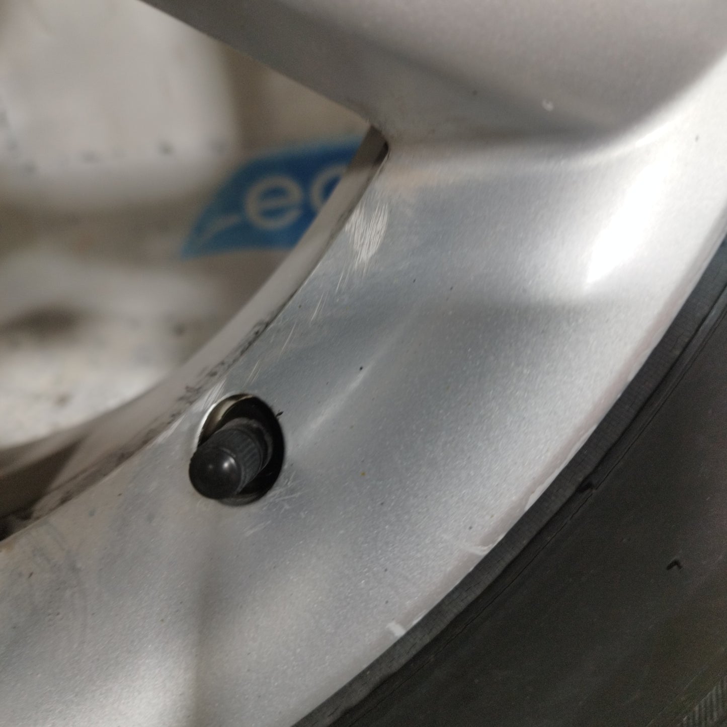 Komplette Leichtmetallfelgen mit Reifen Hyundai IX35 2011 225/60 R17 ecoAC9911