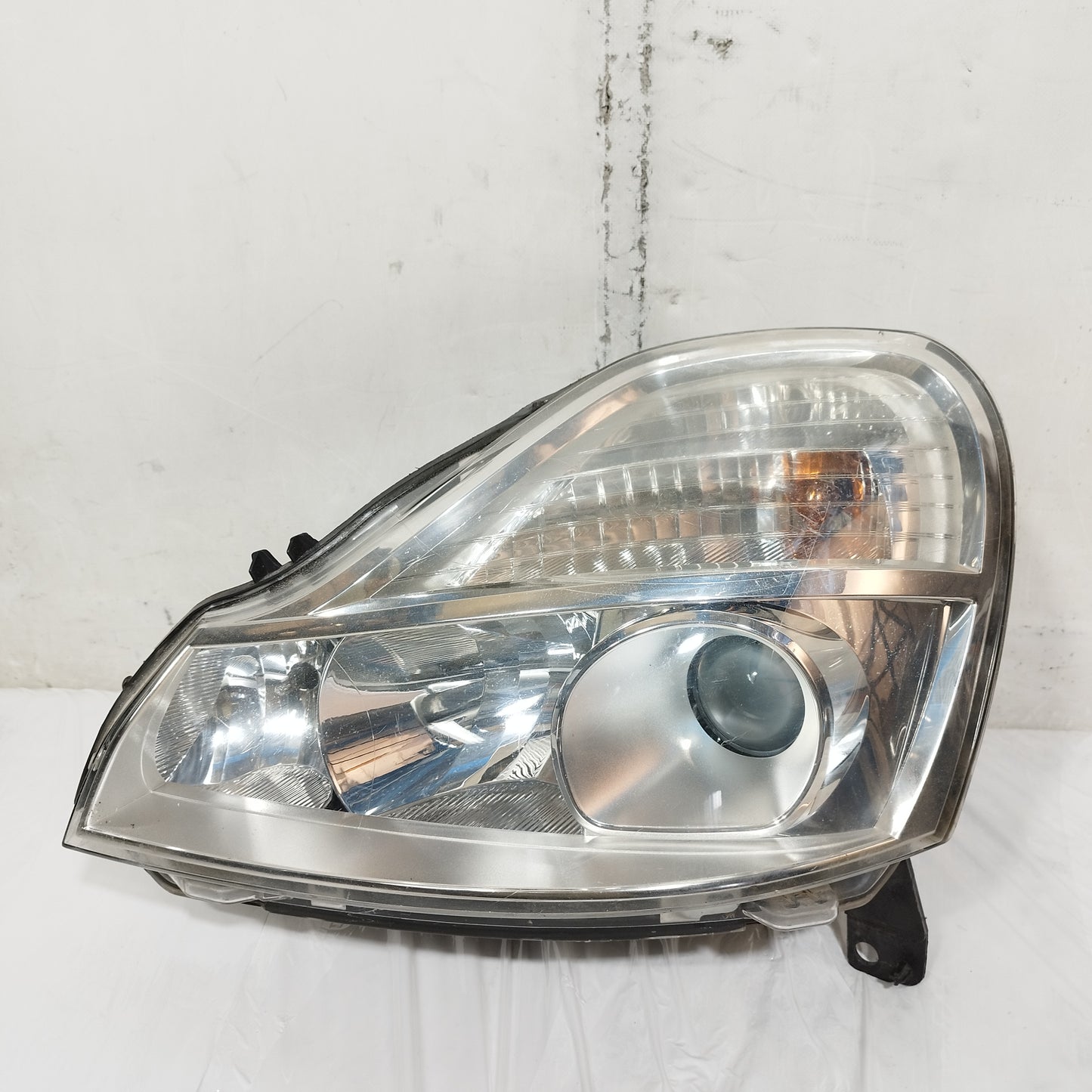 Fanale anteriore sx Renault Modus 2008-2012 Restyling cod: 8200658385 ecoAC16748