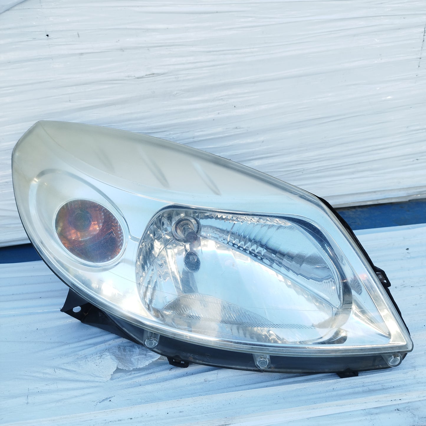 Fanale anteriore dx Dacia Sandero 2009 cod: 00269997 ecoDM135