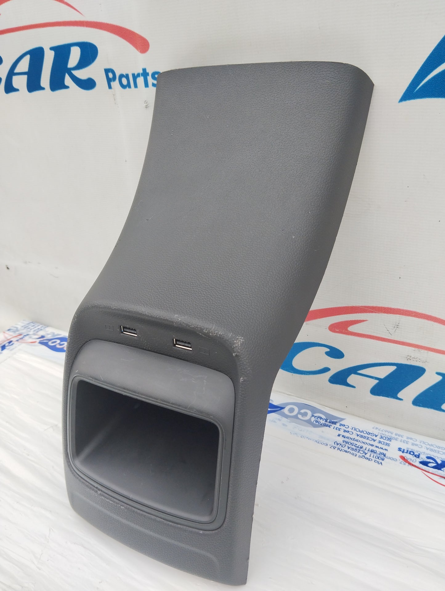 Zentrales Ablagefach hinten mit USB-Anschlüssen MG ZS 2022 Cod.10707735 ecoAG5337