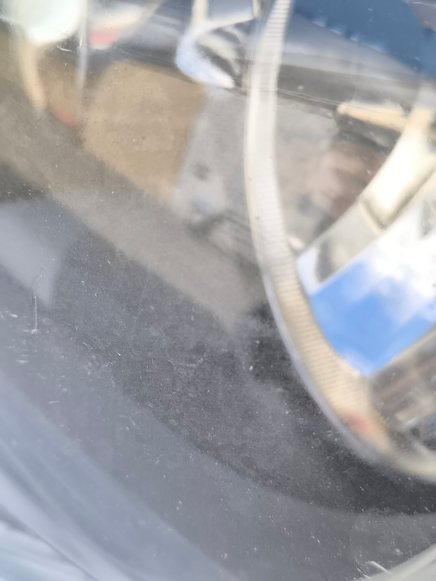 BMW 1er E87 linker Frontscheinwerfer, innen leicht verschmutzt, 1 Clip abgebrochen ecoAG597