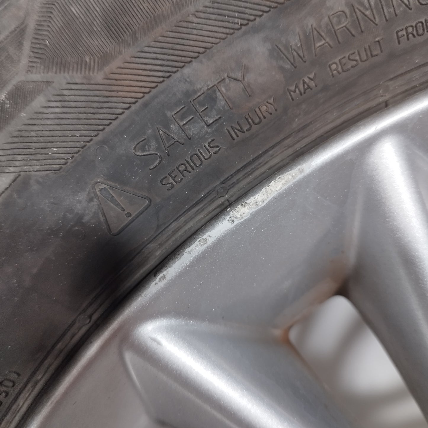 Cerchi in lega completi di gomme Lancia Delta 2011 ecoAC12231