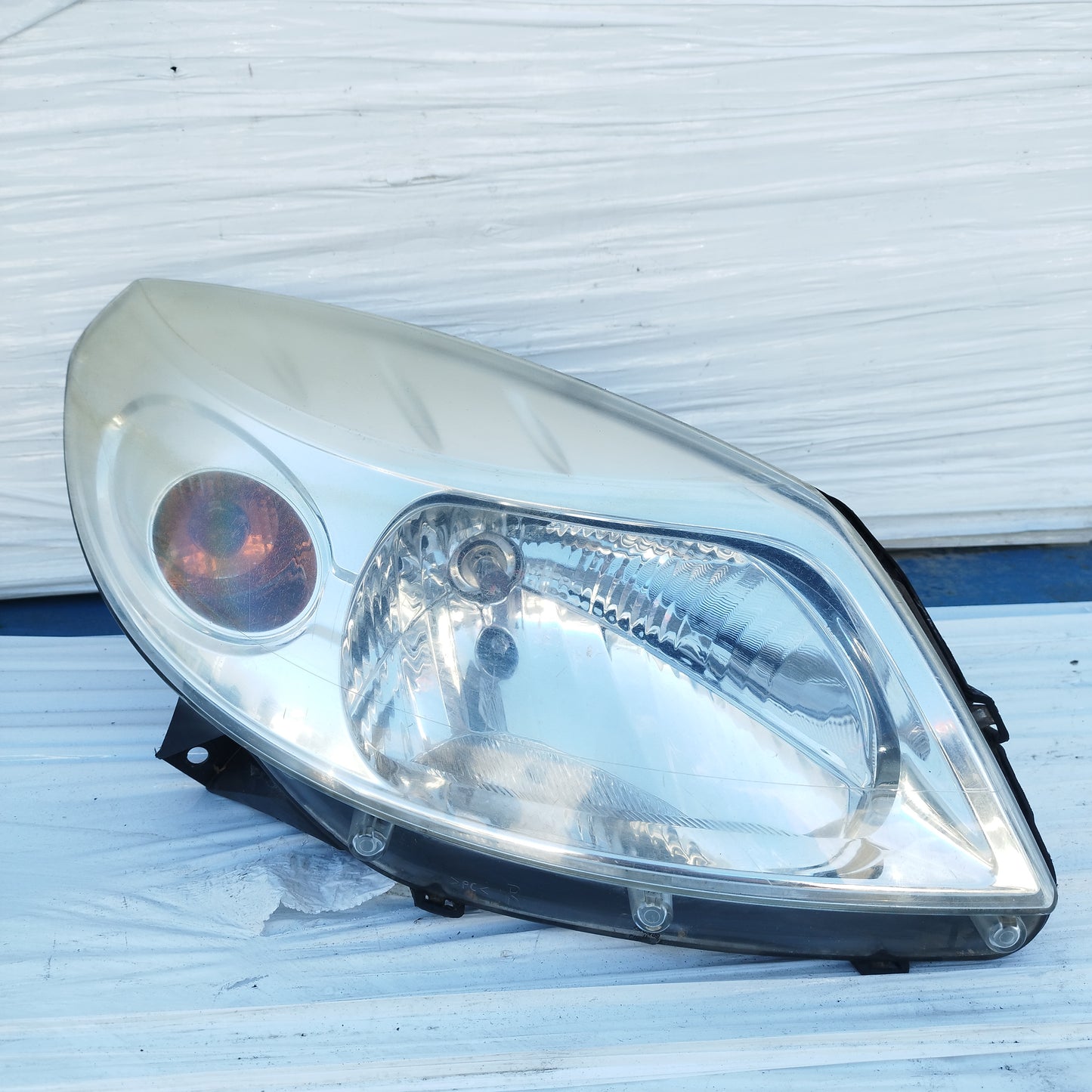 Fanale anteriore dx Dacia Sandero 2009 cod: 00269997 ecoDM135